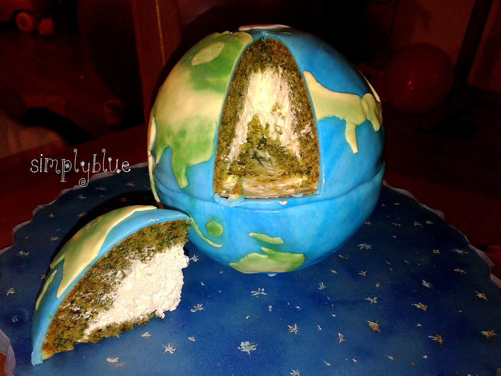 Spinach cake, cream with mascarpone