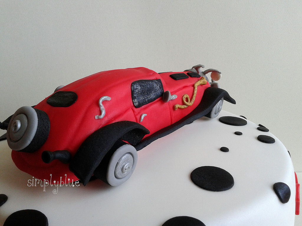 car Cruella de Vil cake