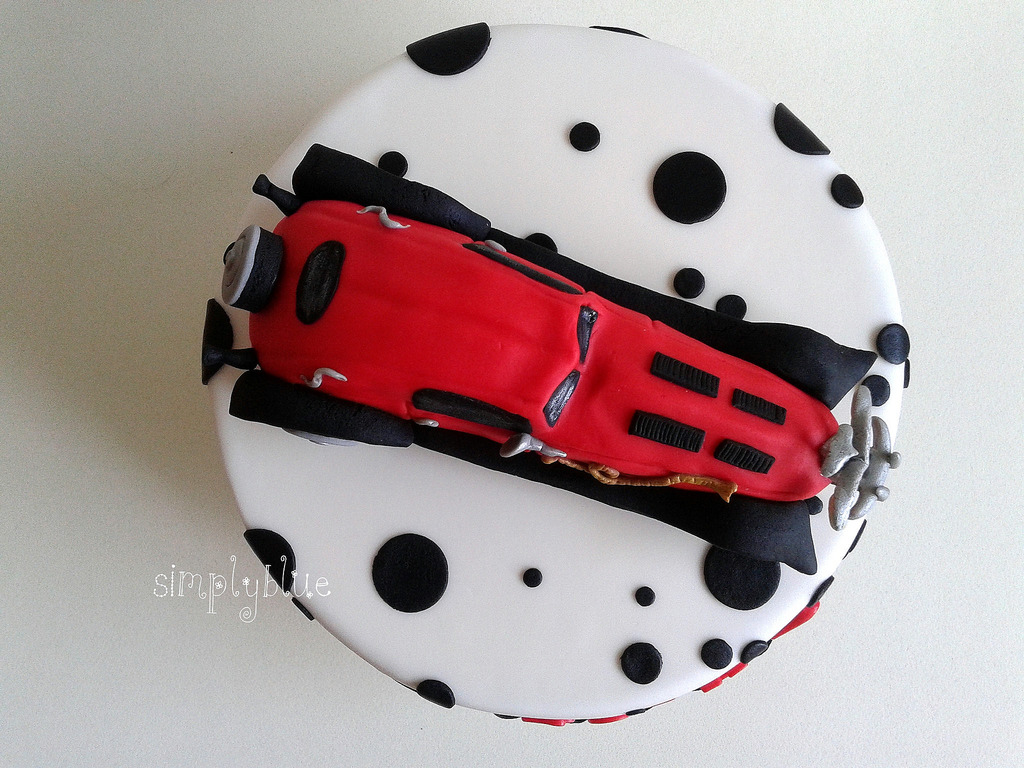 car Cruella de Vil cake