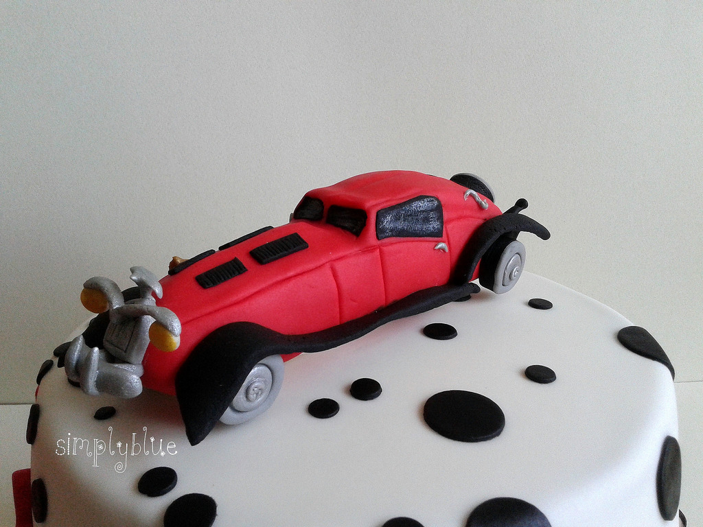 car Cruella de Vil cake