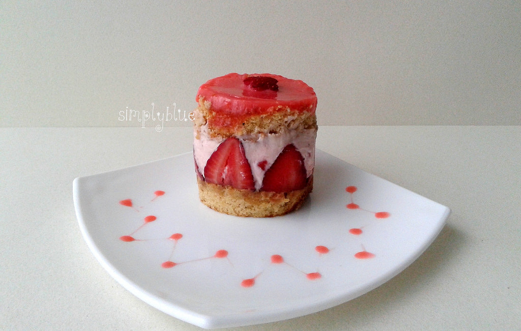 strawberry mini cake