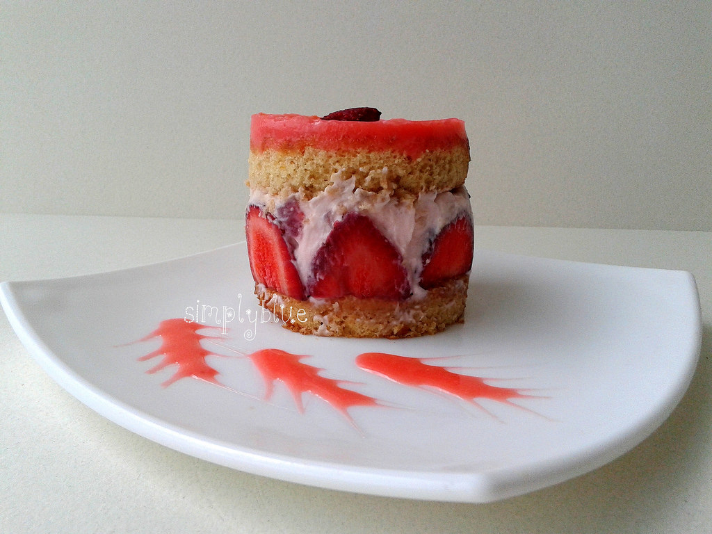strawberry mini cake