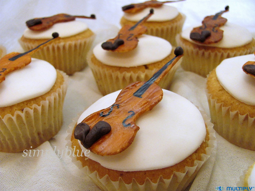 viola cupcakes