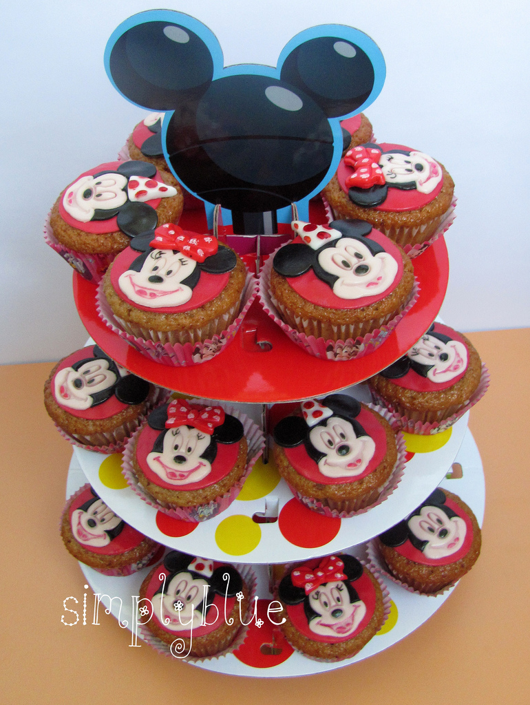 Minnie and Mickey Mouse cupcakes