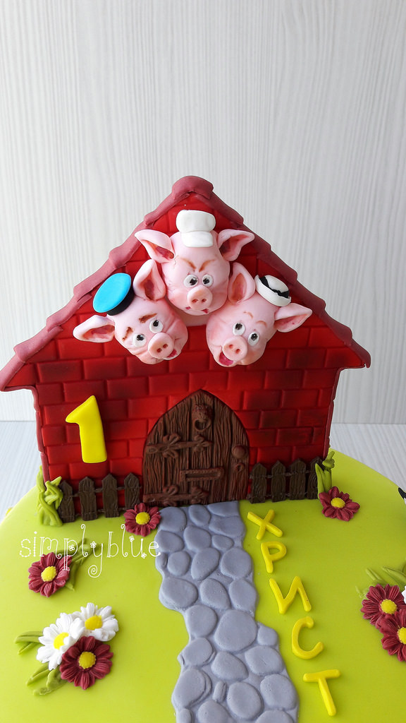 The Three Little Pigs cake