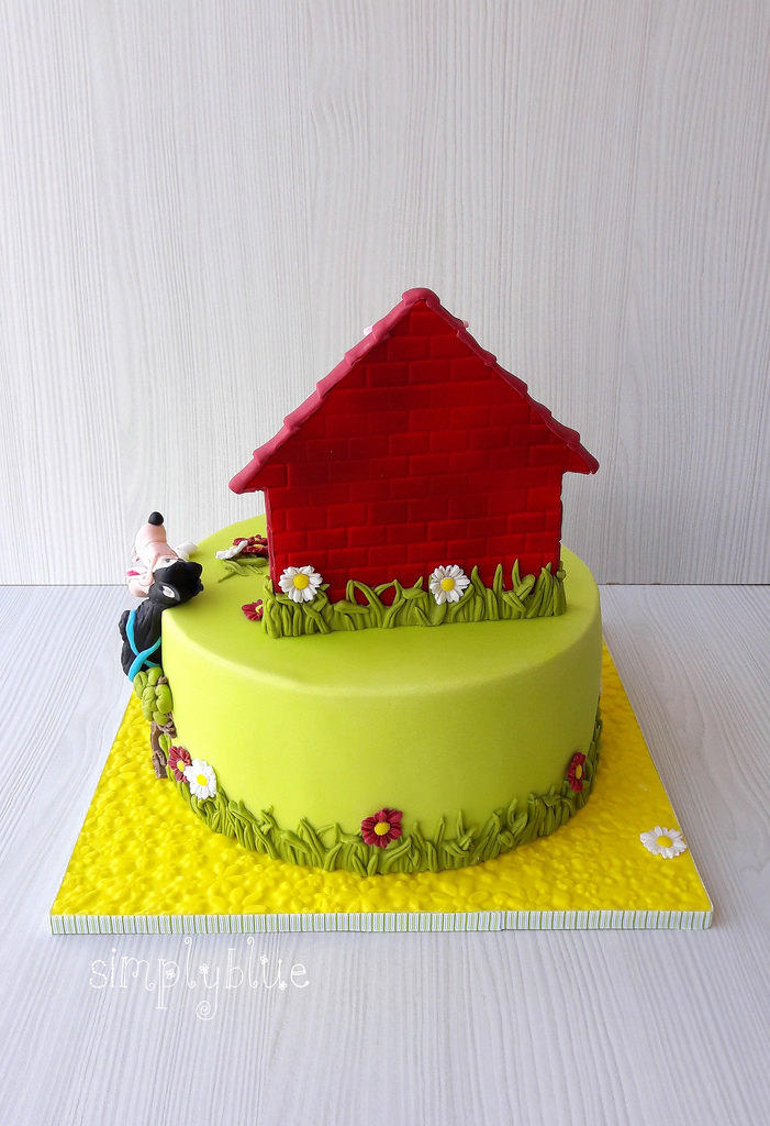 The Three Little Pigs cake