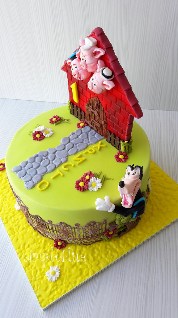 The Three Little Pigs cake